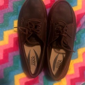 Mens Skechers 9.5 leather upper shoes brown. Boat shoes